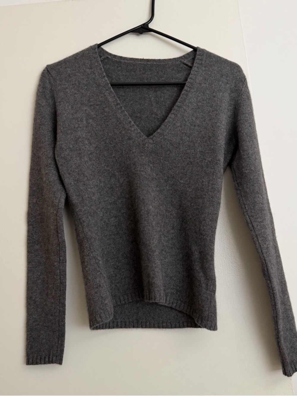 Strenesse Charcoal V-Neck Cashmere Sweater